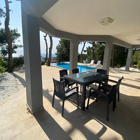 Triplex Villa With Pool In Kusadasi Soğucak